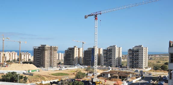 real estate  construction  picture: Tamar Mizpi